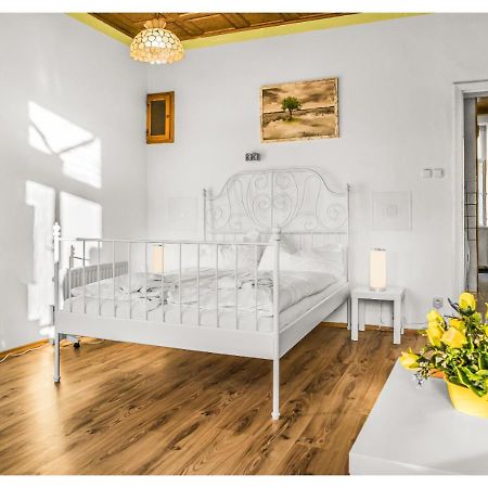 Welcoming 2Br Apt. Near Danube & Millenium Tower Виена Екстериор снимка