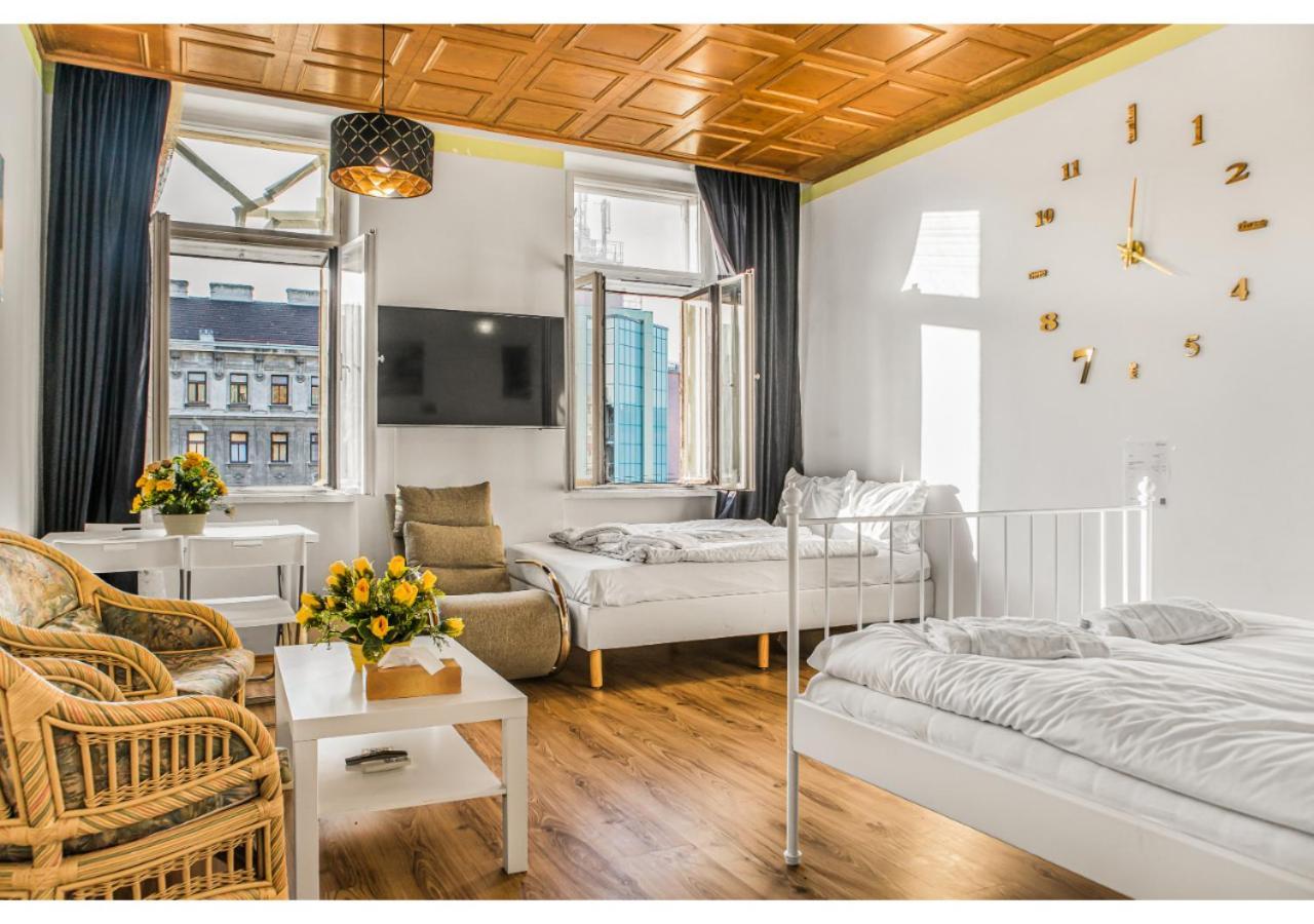 Welcoming 2Br Apt. Near Danube & Millenium Tower Виена Екстериор снимка