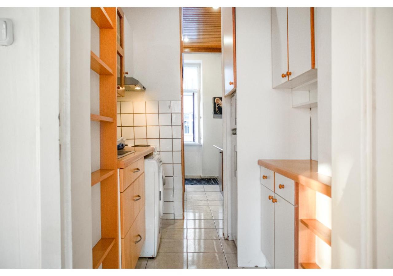 Welcoming 2Br Apt. Near Danube & Millenium Tower Виена Екстериор снимка
