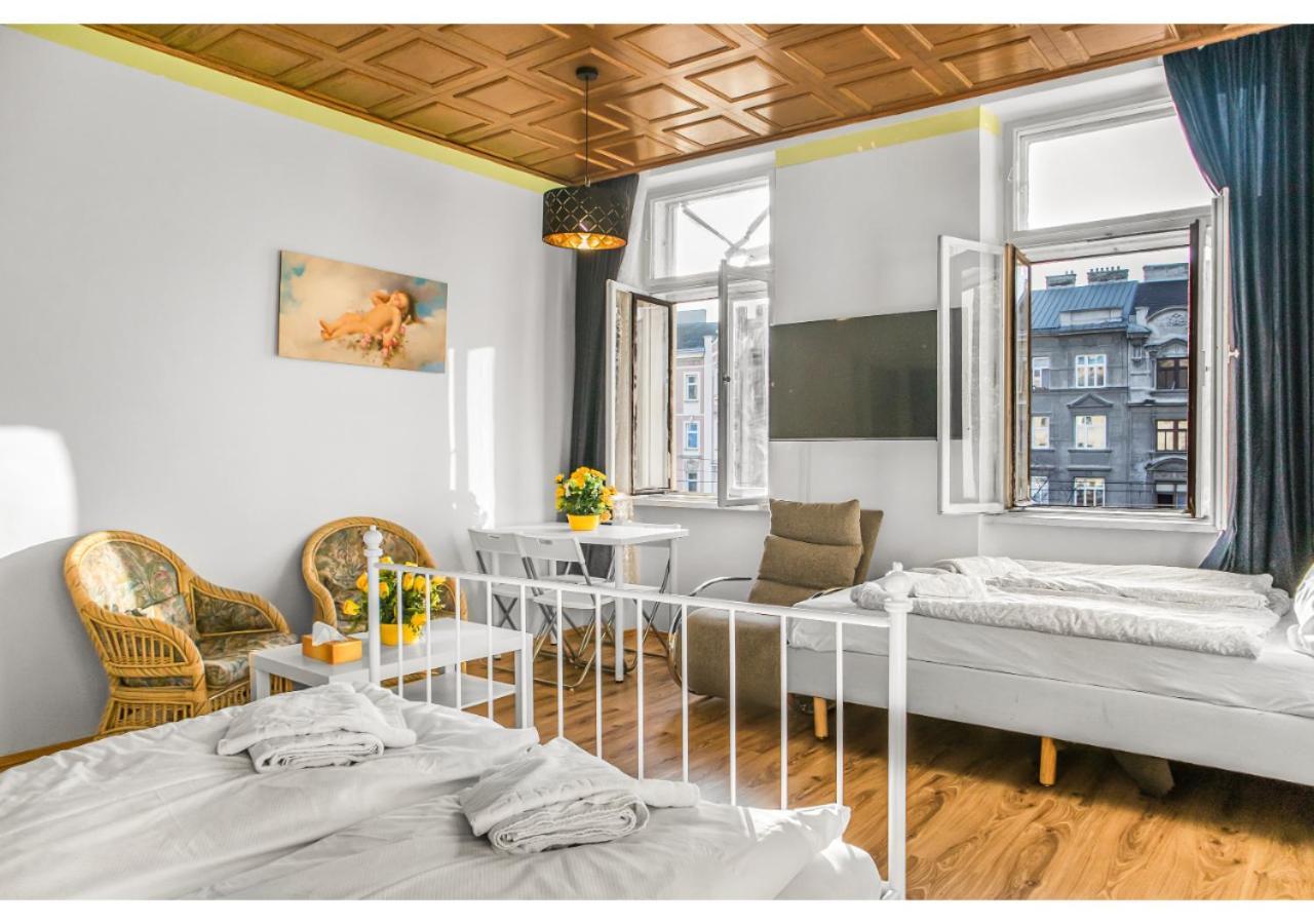 Welcoming 2Br Apt. Near Danube & Millenium Tower Виена Екстериор снимка