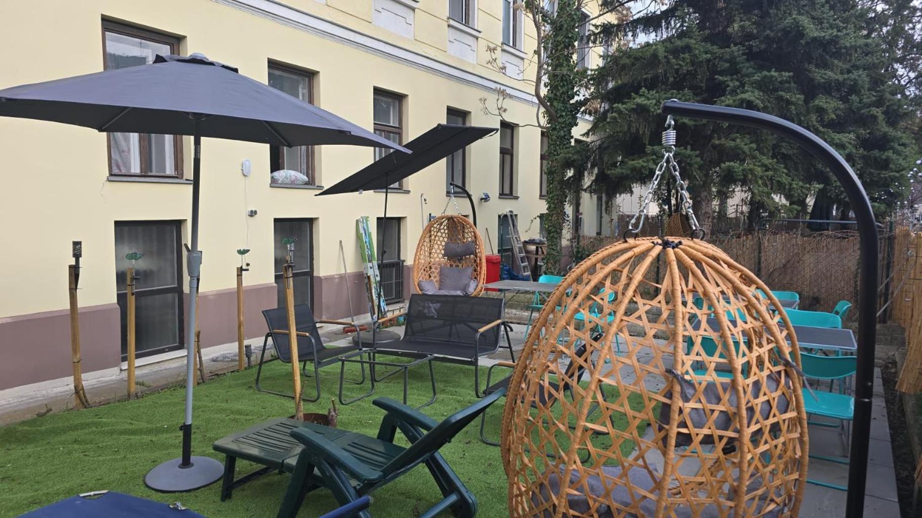Welcoming 2Br Apt. Near Danube & Millenium Tower Виена Екстериор снимка